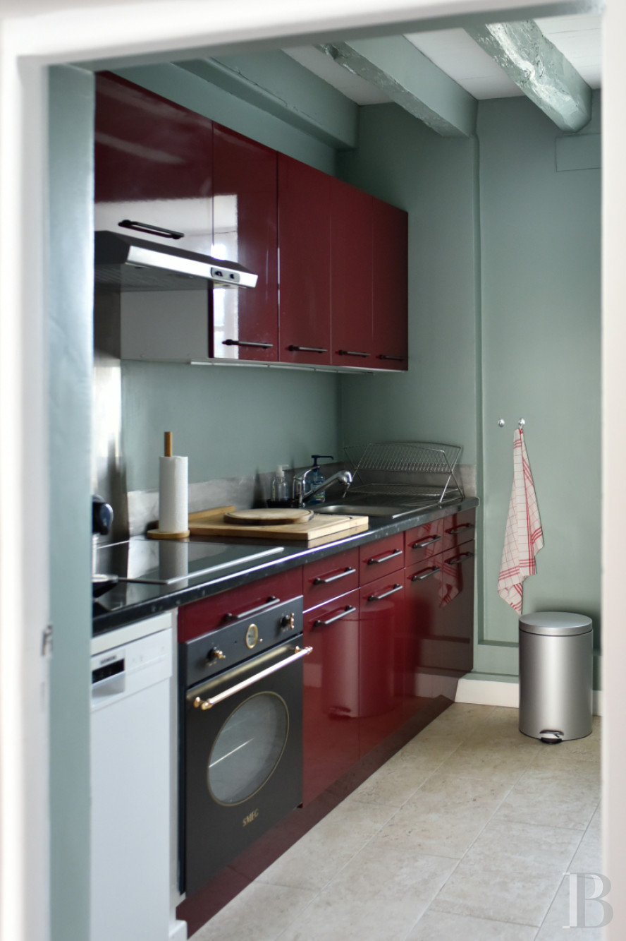 En Limousin, dans le sud-est de la Creuse et à proximité d’Aubusson, un logis indépendant du 17e siècle au centre d’une place forte médiévale,  - photo  n°15